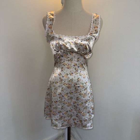 Princess Polly Women’s 4 White Floral Berlin Satin Mini Dress - Picture 3 of 10